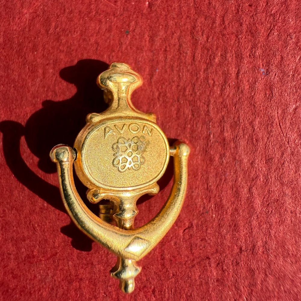 Vintage Avon Gold Door Knocker Pin